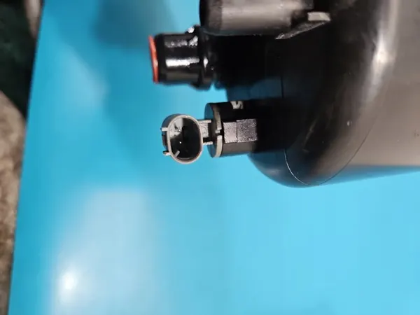 Réservoir direction assistée BMW X6 E71 OEM 6782286 image 9