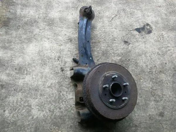 Ford Focus 2012 Cubo Roda Traseira OEM CK41875 Esquerda image 2