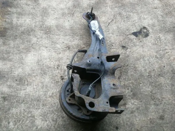 Ford Focus 2012 Cubo Roda Traseira OEM CK41875 Esquerda image 3