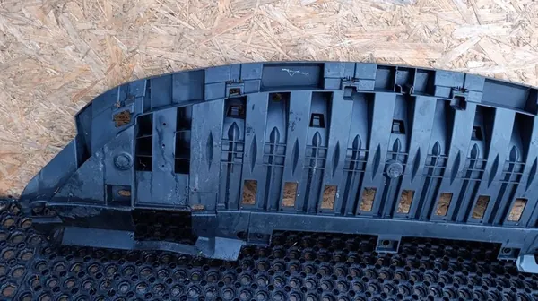 RENAULT SCENIC III Framskärmskydd 622350003R image 4