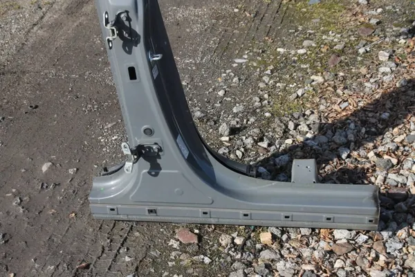 Rechte Mittel-Türsäule OEM SLUPEKPRAWYKONA + Scharniere image 9