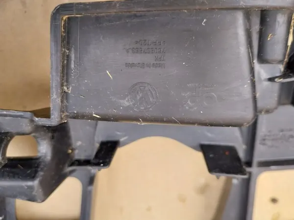 Guia do para-choque dianteiro esquerdo VW Touareg III 760807883A image 4