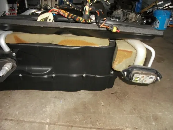 Boîtier Mélangeur Chauffage OEM 68462300 Maserati image 3