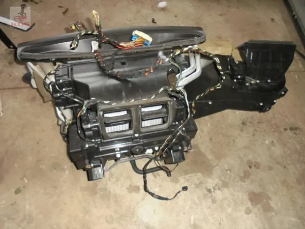 Boîtier Mélangeur Chauffage OEM 68462300 Maserati image 5