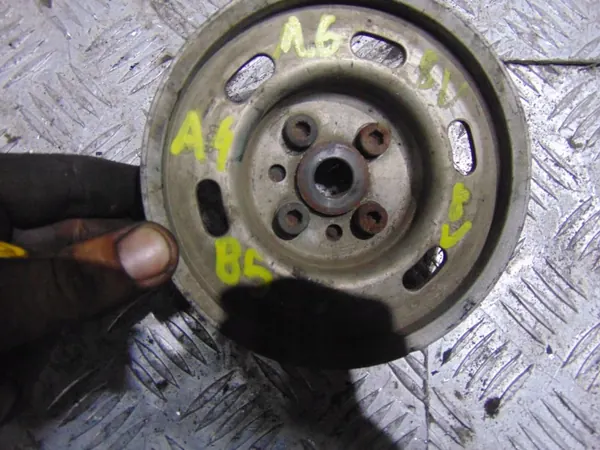 Kurbelwellenriemenscheibe OEM 06B105255E für VW Passat B5 image 2