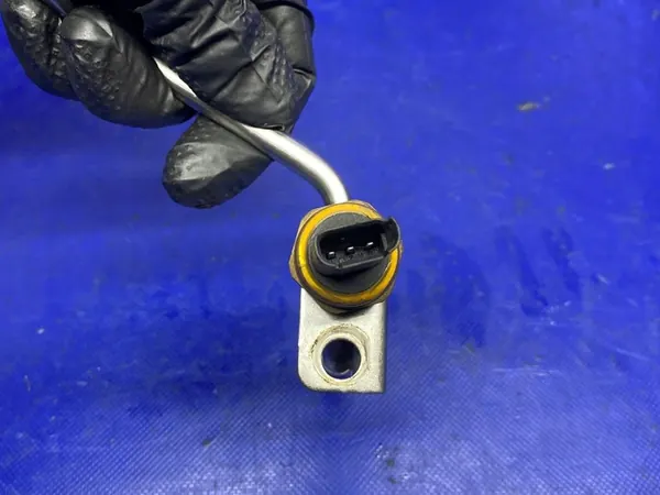 Brandstofleiding sensor BMW E90 E93 E87 N43B20A image 7