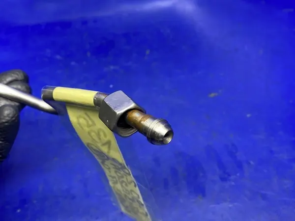 Brandstofleiding sensor BMW E90 E93 E87 N43B20A image 8