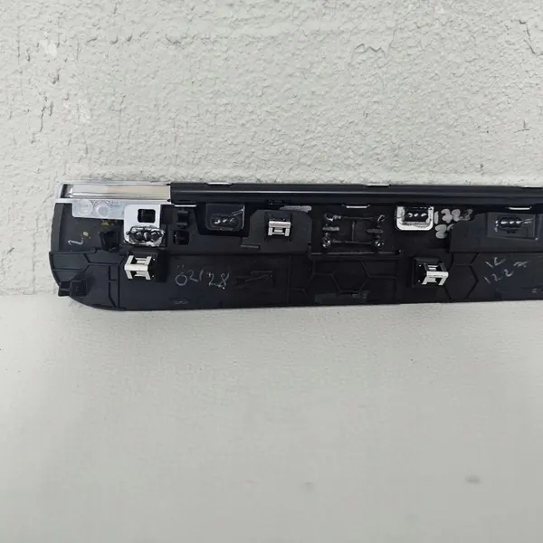 Tesla X Plaid Linker Deurlijst OEM 166155600C image 7