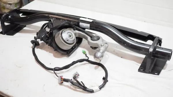 Sähköinen hinauskoukku OEM 32386054 Volvo V90 Farmarille image 2