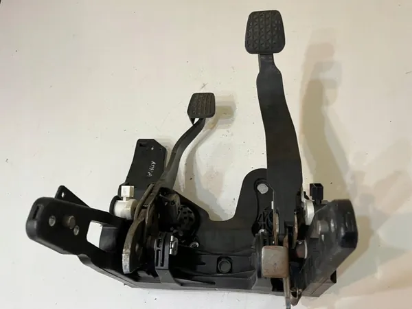 Pedalsats Opel Astra J 1.4/1.6 OEM - Gas, Koppling, Broms image 3