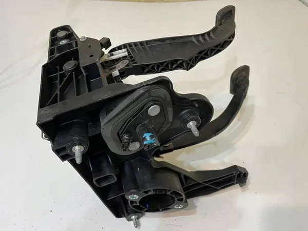 Pedalsats Opel Astra J 1.4/1.6 OEM - Gas, Koppling, Broms image 5