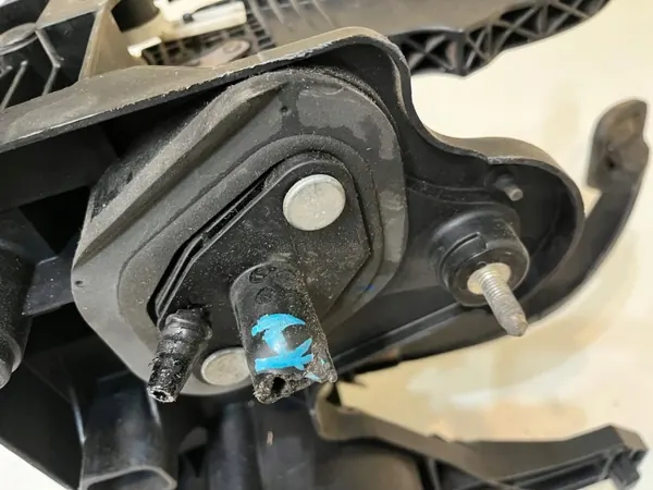 Pedalsats Opel Astra J 1.4/1.6 OEM - Gas, Koppling, Broms image 6