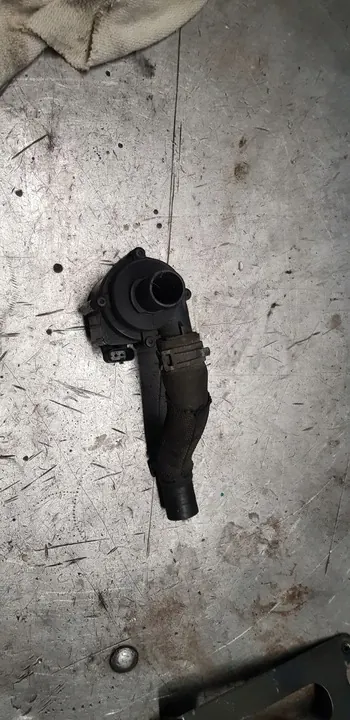 Tilläggsvattenpump AUDI A4 B9 image 2