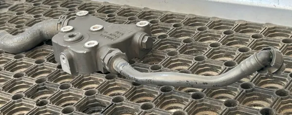 Diviseur de liquide de refroidissement OEM 2006821 DAF XF 106 image 3