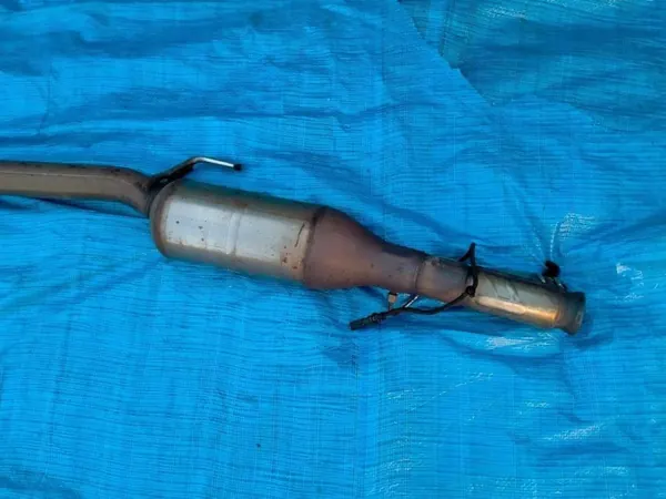Filtro DPF Mercedes W470 OEM A4704901900 Usado image 10