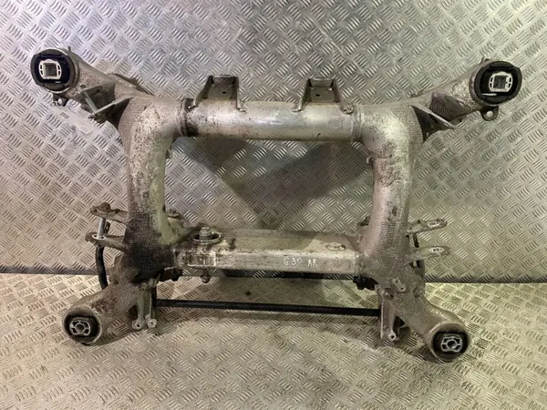 UTO42123 Achter Hulpframe voor BMW 5 Serie G30/G31 image 2