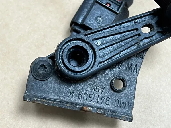 AUDI Q7 Q8 4M Sensor de Nível Traseiro Esquerdo 4M0941309K image 2