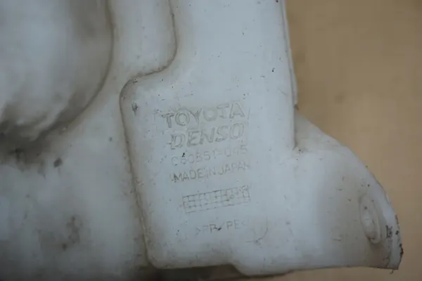Réservoir & Pompe Lave-glace RAV4 II OEM 00-05r image 10