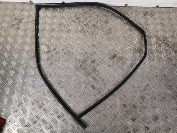 Joint de vitre avant OEM FBZ14735 - Subaru image 2
