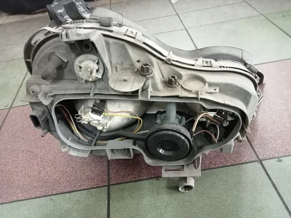 LINKER KOPLAMP MERCEDES E CLASS W211 H7 image 4