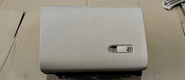 Passagerarhandskfack OEM A4476800891 Mercedes V-Klass W447 image 2