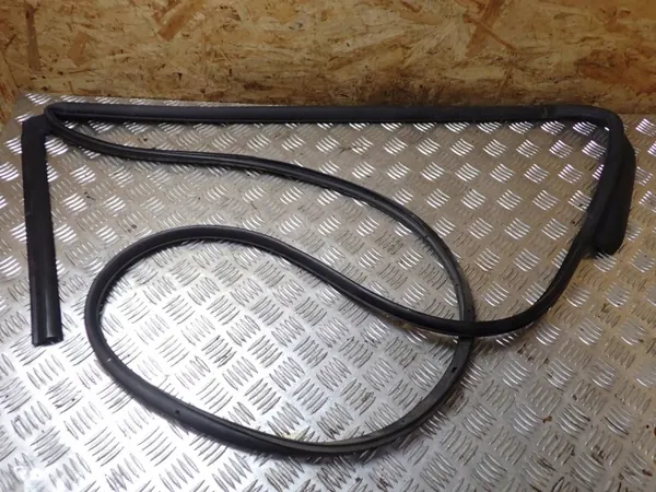 KIA Sportage takaoven tiiviste OEM BTU2838 oikea puoli image 2
