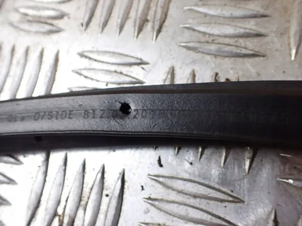 KIA Sportage takaoven tiiviste OEM BTU2838 oikea puoli image 4