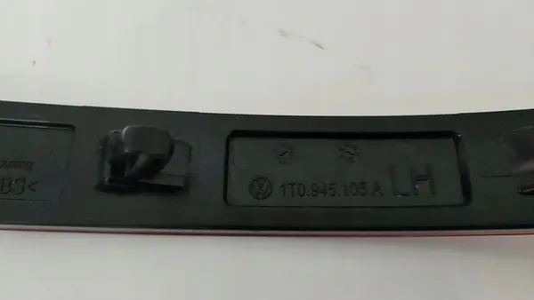 Vasen puskurin heijastin VW Touran 2007-2010 1T0945105A image 5