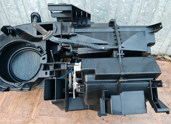 Lämmittimen kotelo OEM 87010-02540 Toyota Corollalle image 3