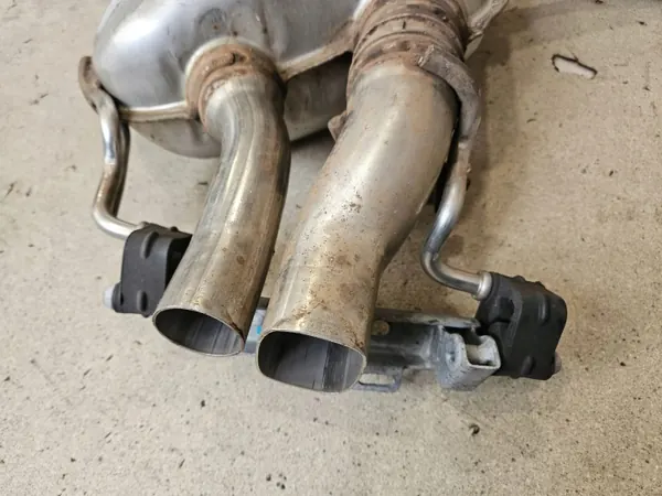 Pakoputken Vaimennin OEM A2054900901 Mercedes Vasen Oikea image 3