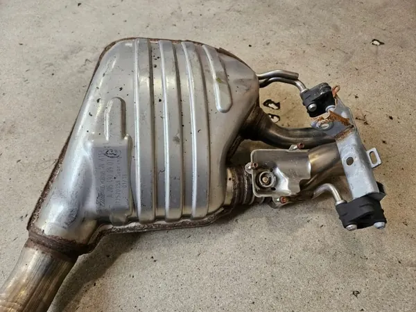 Pakoputken Vaimennin OEM A2054900901 Mercedes Vasen Oikea image 5