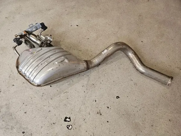 Pakoputken Vaimennin OEM A2054900901 Mercedes Vasen Oikea image 9