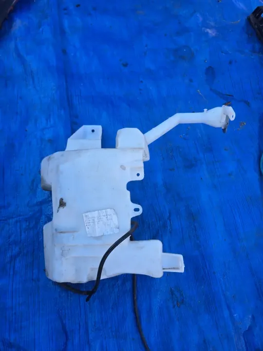Pesuliuosäiliö OEM 28910HV005 Nissan Qashqai J11:lle image 4
