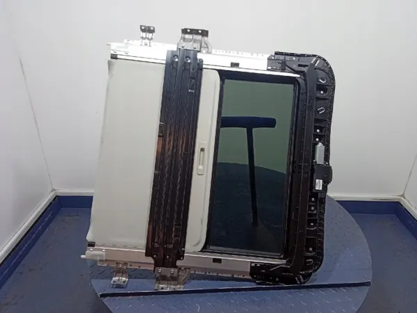 Infiniti Q50 Schiebedach OEM Ambit-968321- Gebraucht image 3