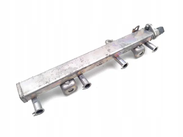 Brandstofrail Toyota RAV4 2.5 Hybrid 2021 OEM 89458-33041 image 5