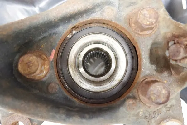 Toyota C-HR etupyörän navan OEM 43211F4010 image 4
