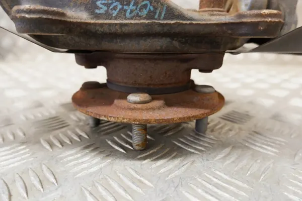 Toyota C-HR etupyörän navan OEM 43211F4010 image 9