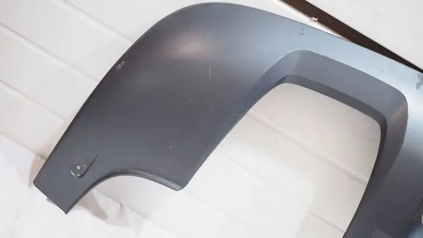 Audi Q3 Spoiler Trasero 8U0807568 image 4