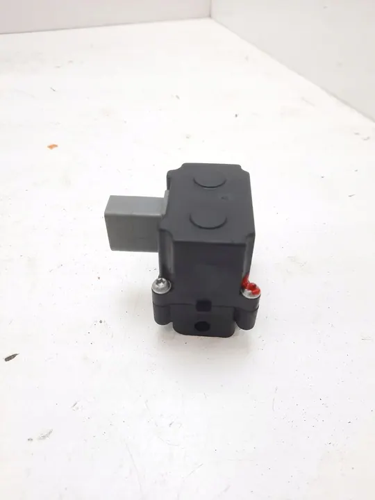 2015 BMW 5 F10 F11 Bloco de Válvula de Suspensão Pneumática MAM82039 image 4