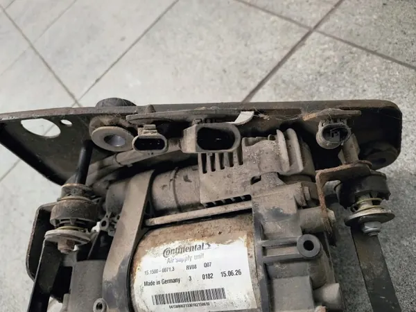 Compresseur d'air Volvo XC90 d'occasion OEM 15.1500-0071.3 image 3
