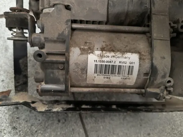 Compresseur d'air Volvo XC90 d'occasion OEM 15.1500-0071.3 image 8