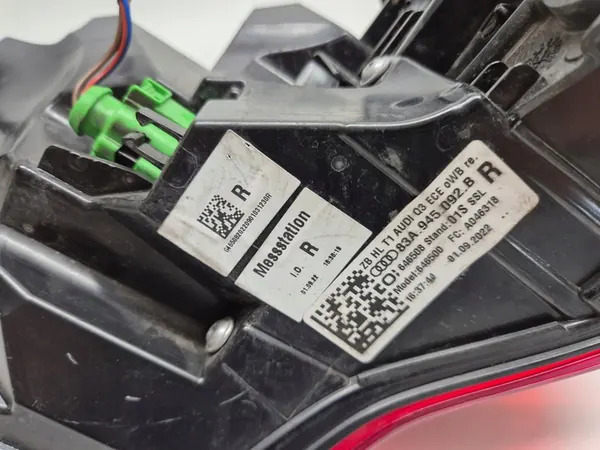 AUDI Q3 II Lámpara Trasera Derecha LED Original 83A945092 image 3