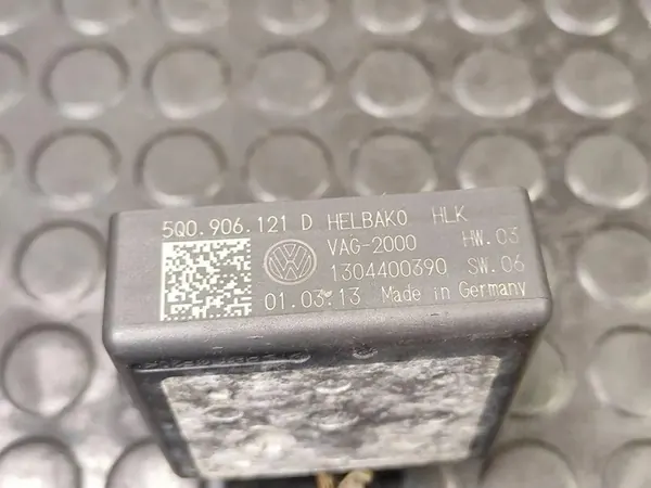 2013 Skoda Octavia Mk3 Contrôleur de pompe à carburant 5Q0906121D image 5