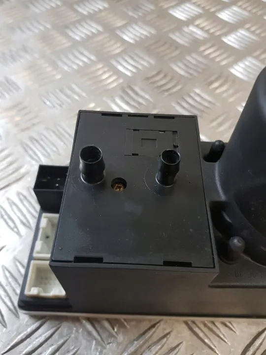 Pompe de verrouillage central Audi OEM 8L0862257K - Occasion image 3