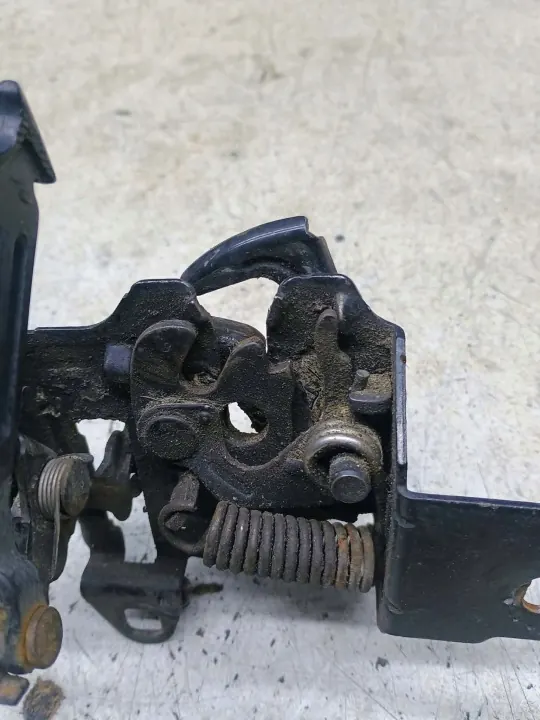 OEM 1M0823503J/K/L etukonepellin lukko SEAT Leon I image 3