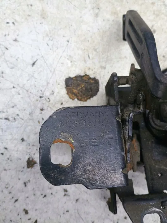 OEM 1M0823503J/K/L etukonepellin lukko SEAT Leon I image 4
