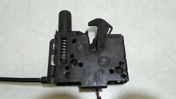 Serrure de capot Skoda Superb OEM 3V0823509B image 3