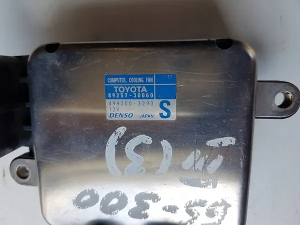 Lexus GS 300 350 430 450H Tuulettimen rele 8925730060 image 3