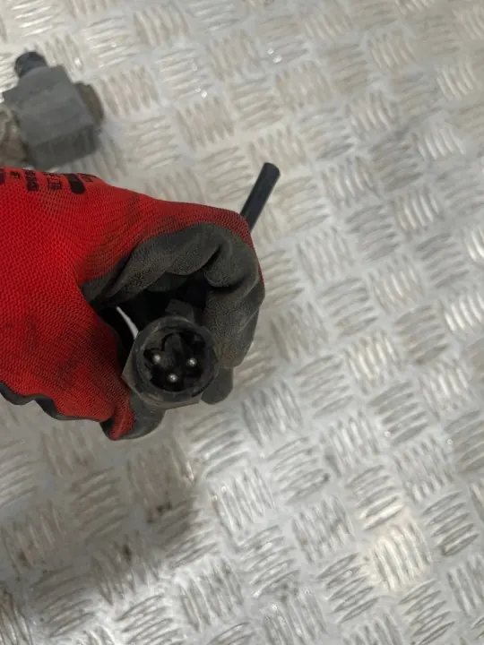 Capteur de pression suspension air OEM 20803650 Volvo image 3