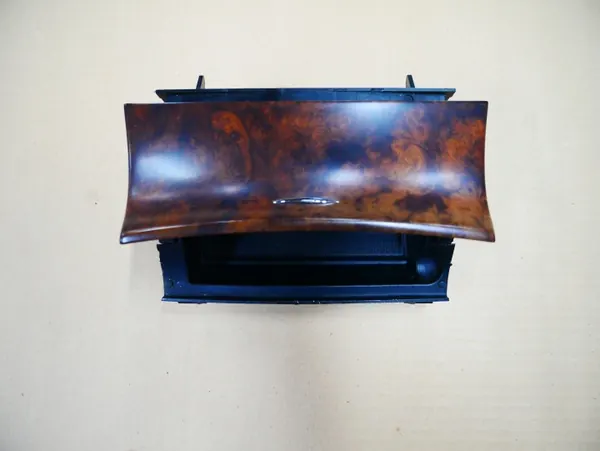Mercedes CLS W219 Askfat Konsol Dekor OEM 2116802852 image 3